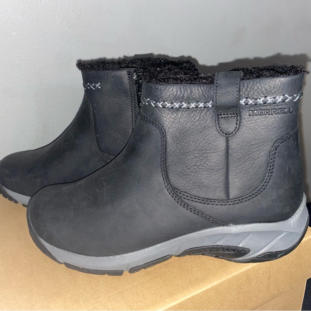 Women’s new without tags Merrell winter boots size 6